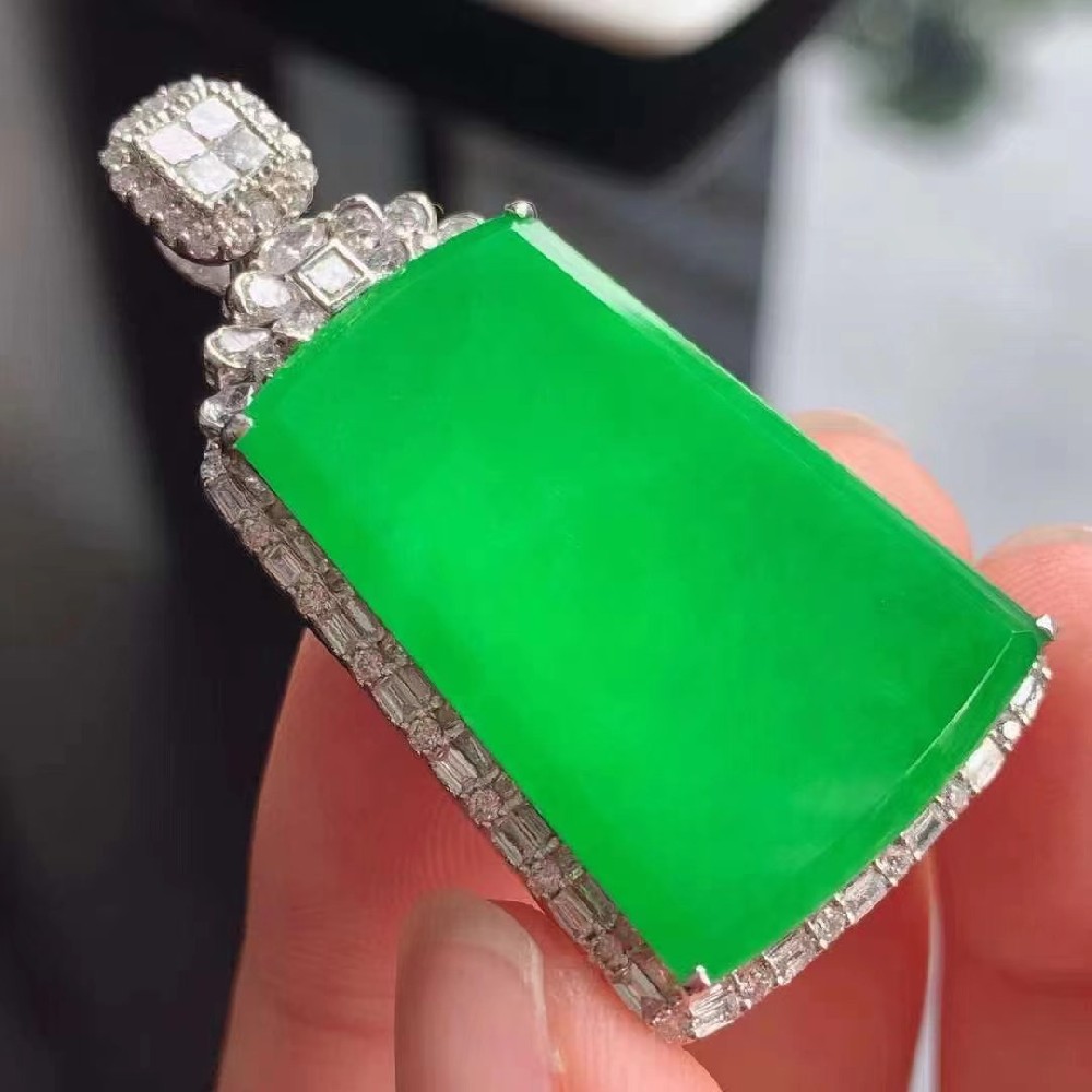 滿綠翡翠無事牌